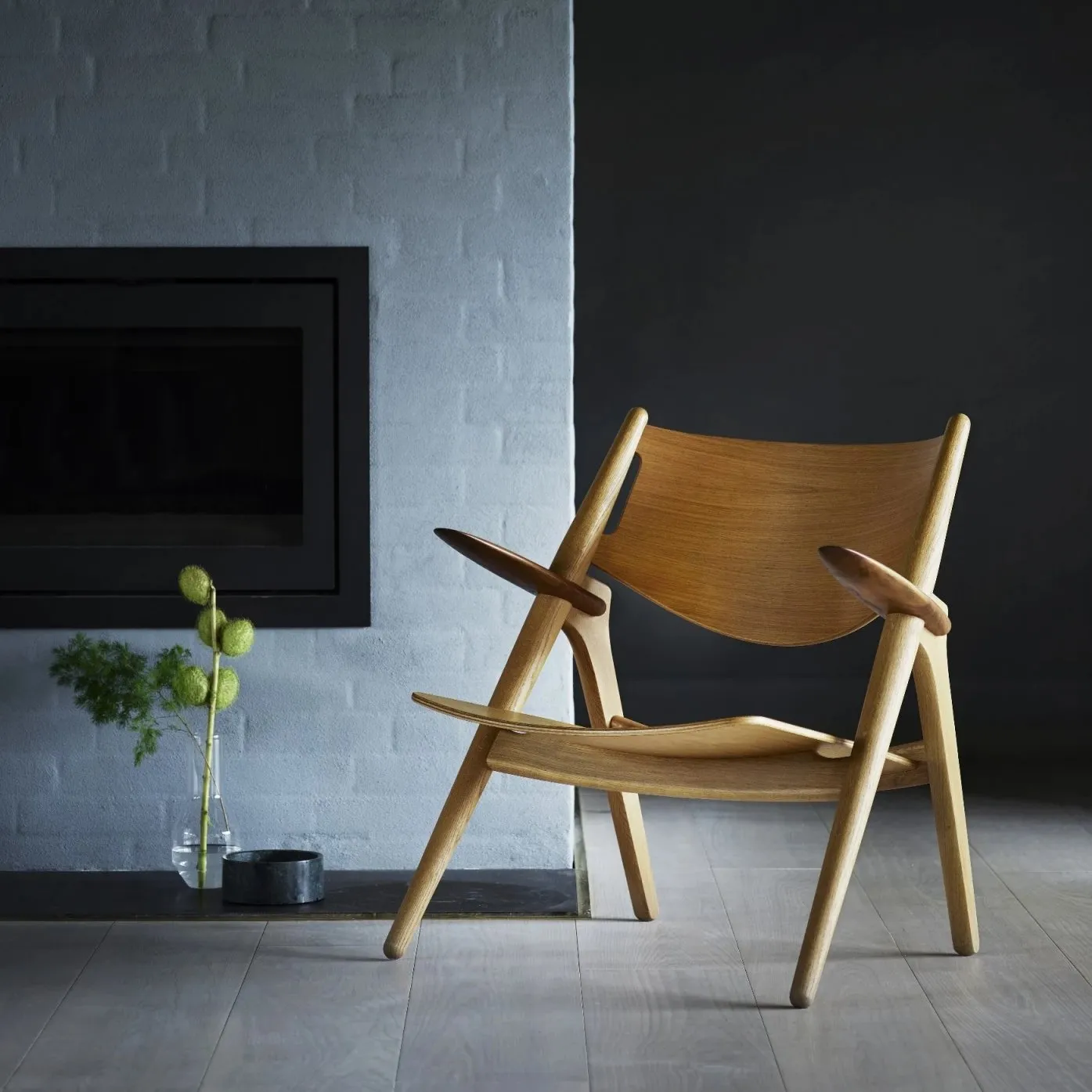 CH28P Lounge Chair